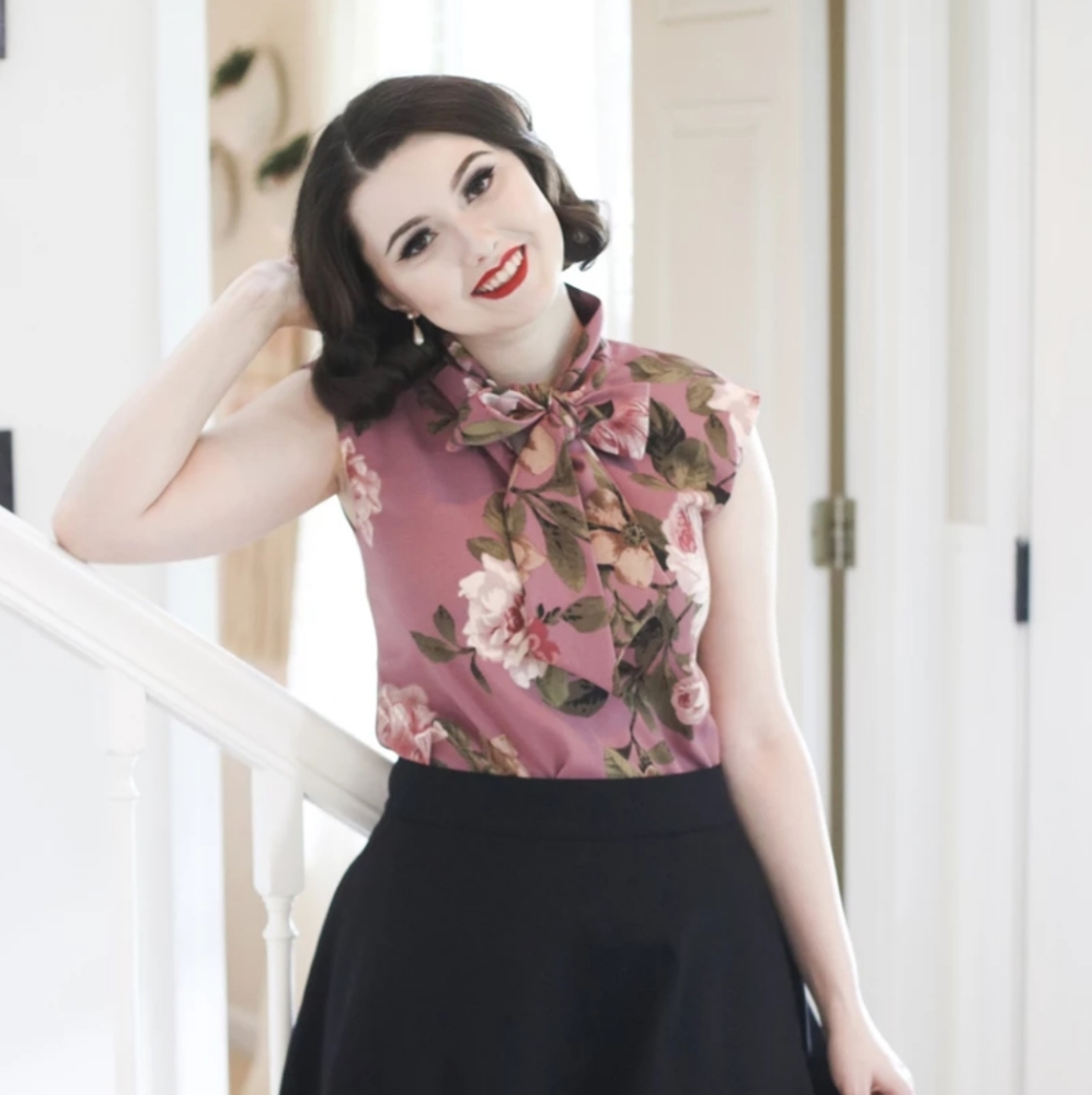 NWOT~Mauve Floral Bow Top
